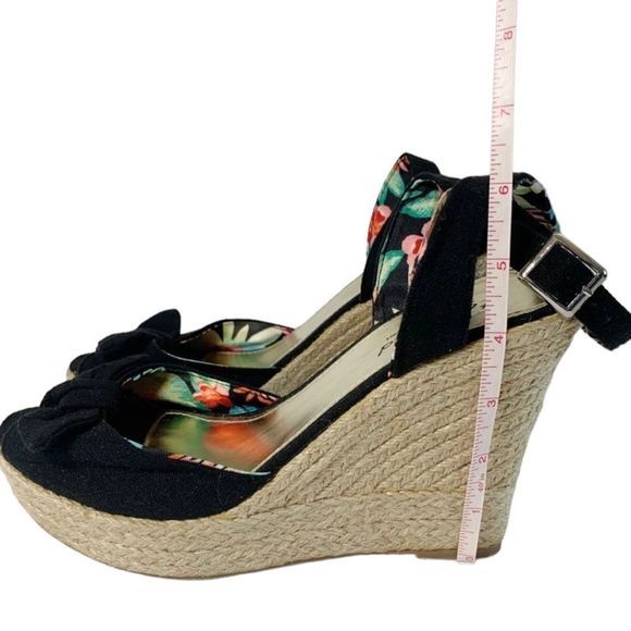 Black and Tan Ankle Wrap Heeled Platform Wedge Sandals Size 10 - Picture 6 of 6